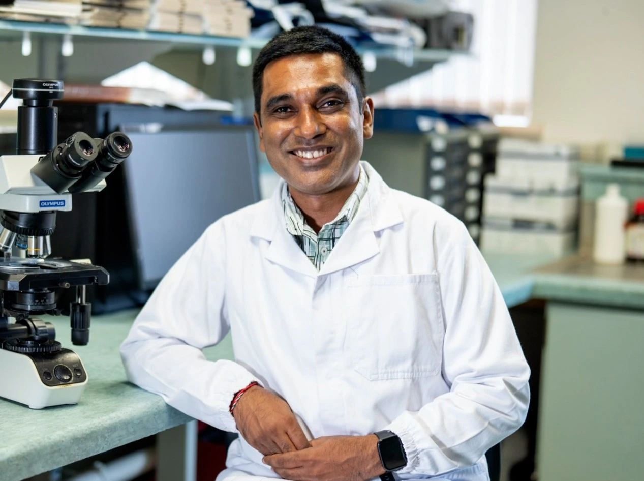 Dr Ravesh Singh